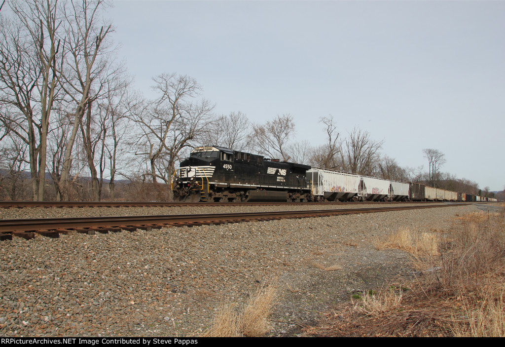 NS 4550 takes train 11K west